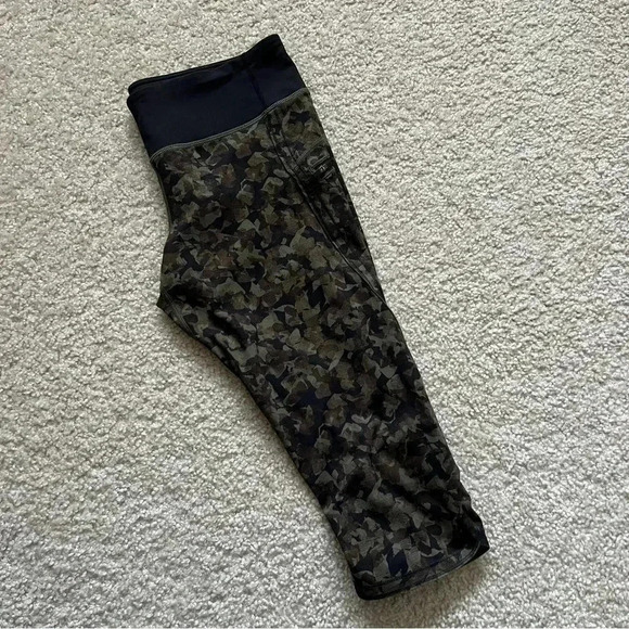 Lululemon Run Top Speed Capri Crop Full On Luxtreme Wm Sz 10 Mystic Jungle Green - Picture 12 of 13